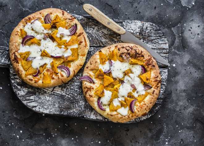 pizzette con polpa di zucca e cipolle rosse