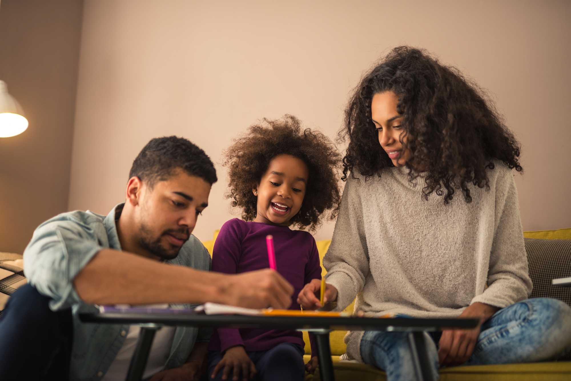 esempio di famiglia nera felice che non cede alla pedagogia nera