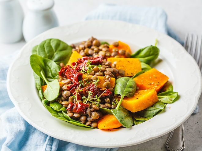 insalata-zucca-lenticchie-pomodori-secchi-spinaci