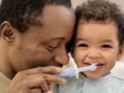 Come insegnare ai bambini a lavarsi i denti